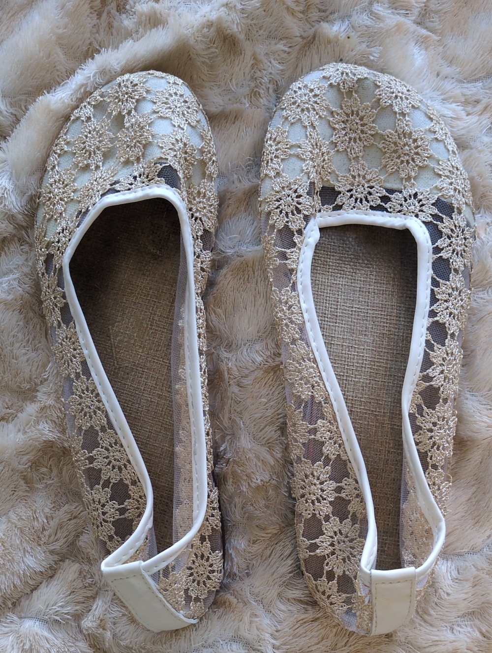 Women’s Beige Lace Ballet Flats